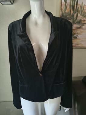 Draper James Black Velvet Single-Button Blazer